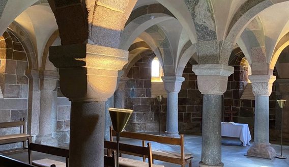Krypten i Viborg Domkirke – Danmarks ældste bevarede romanske kirkerum med granitsøjler fra 1100-tallet