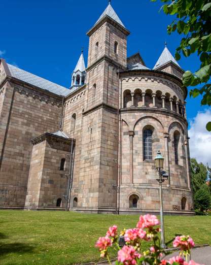 Viborg Domkirke en dejlig sommerdag (Foto Jesper Maagaard)