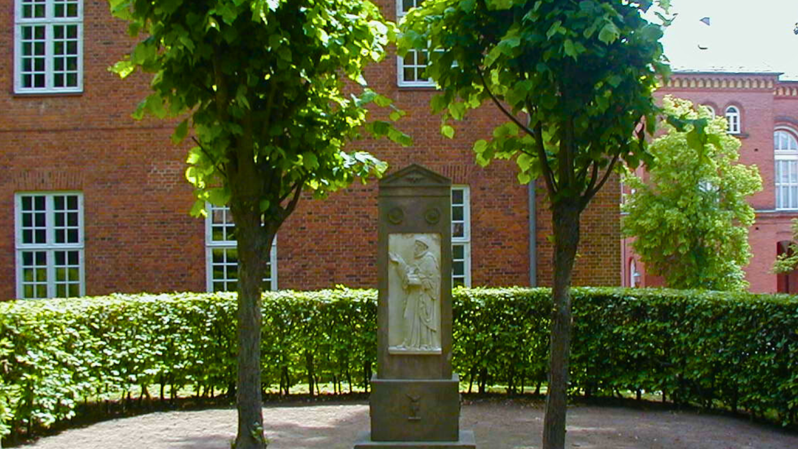Hans Tausens mindesten, et symbol på reformationens begyndelse i Viborg.