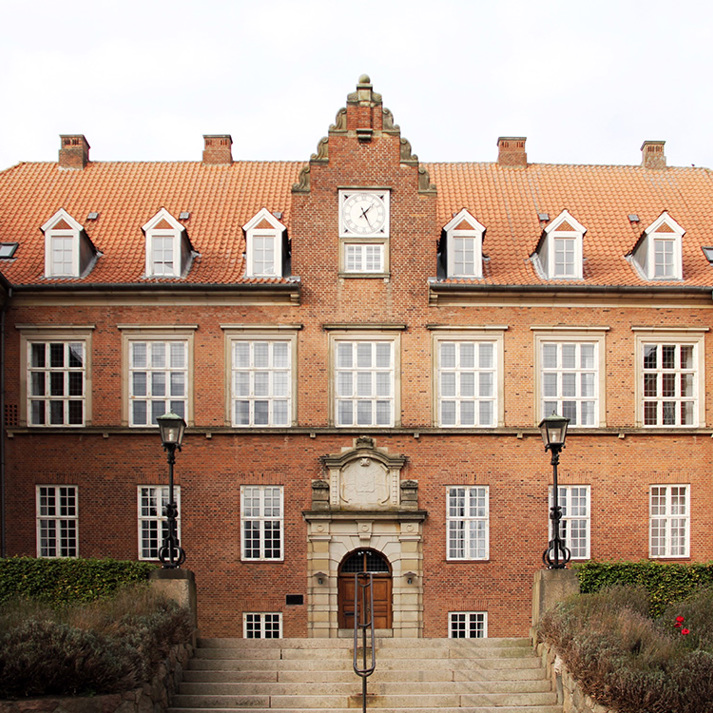 Museum Wibergis facade med gammel indgang